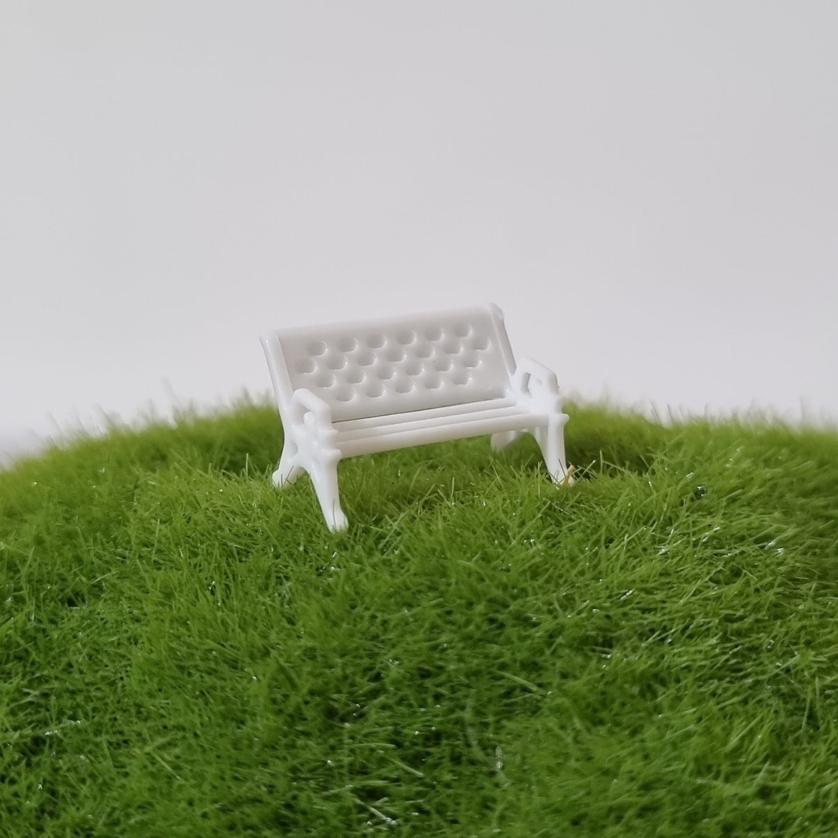 White bench (small)