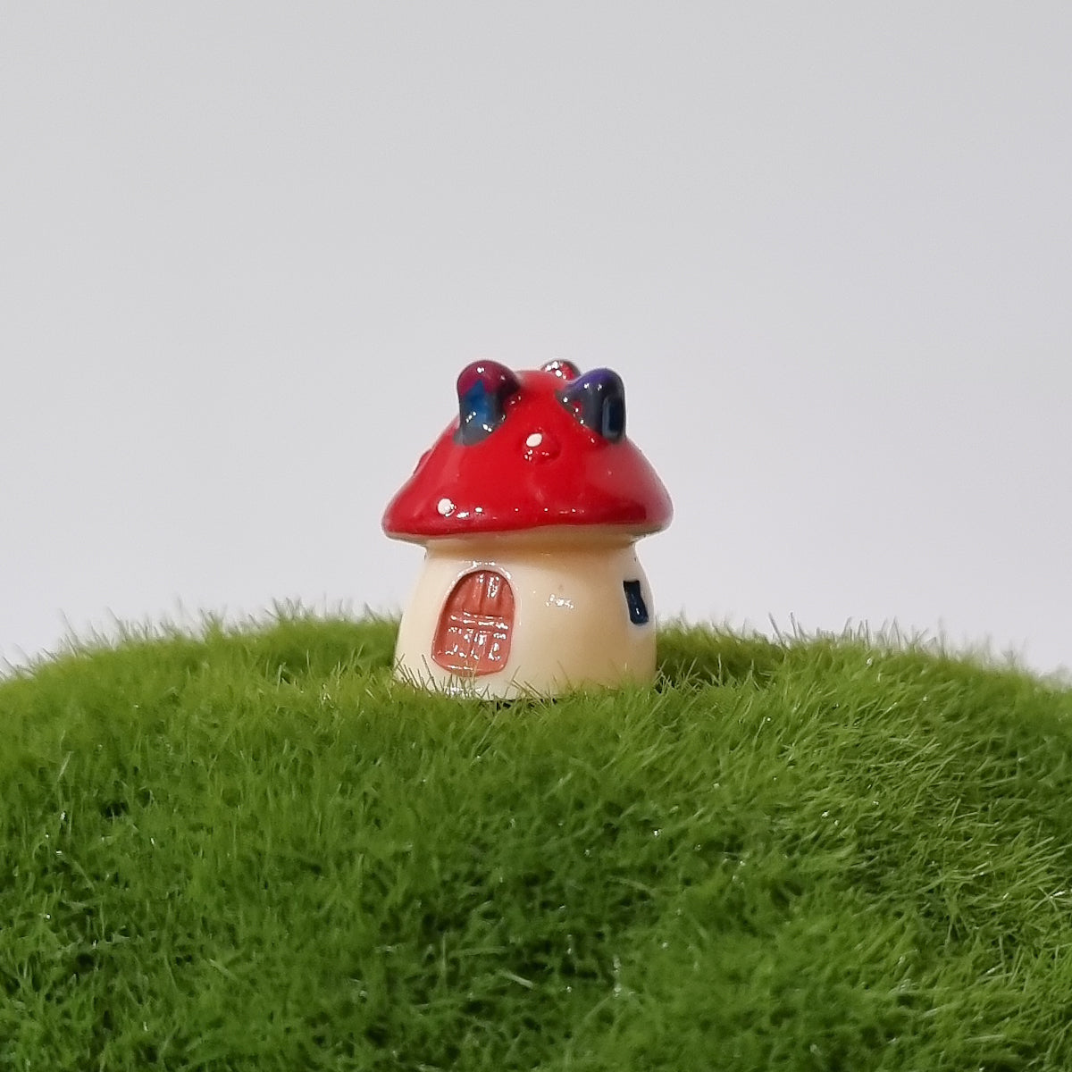Mushroom house assorted colors (small)
