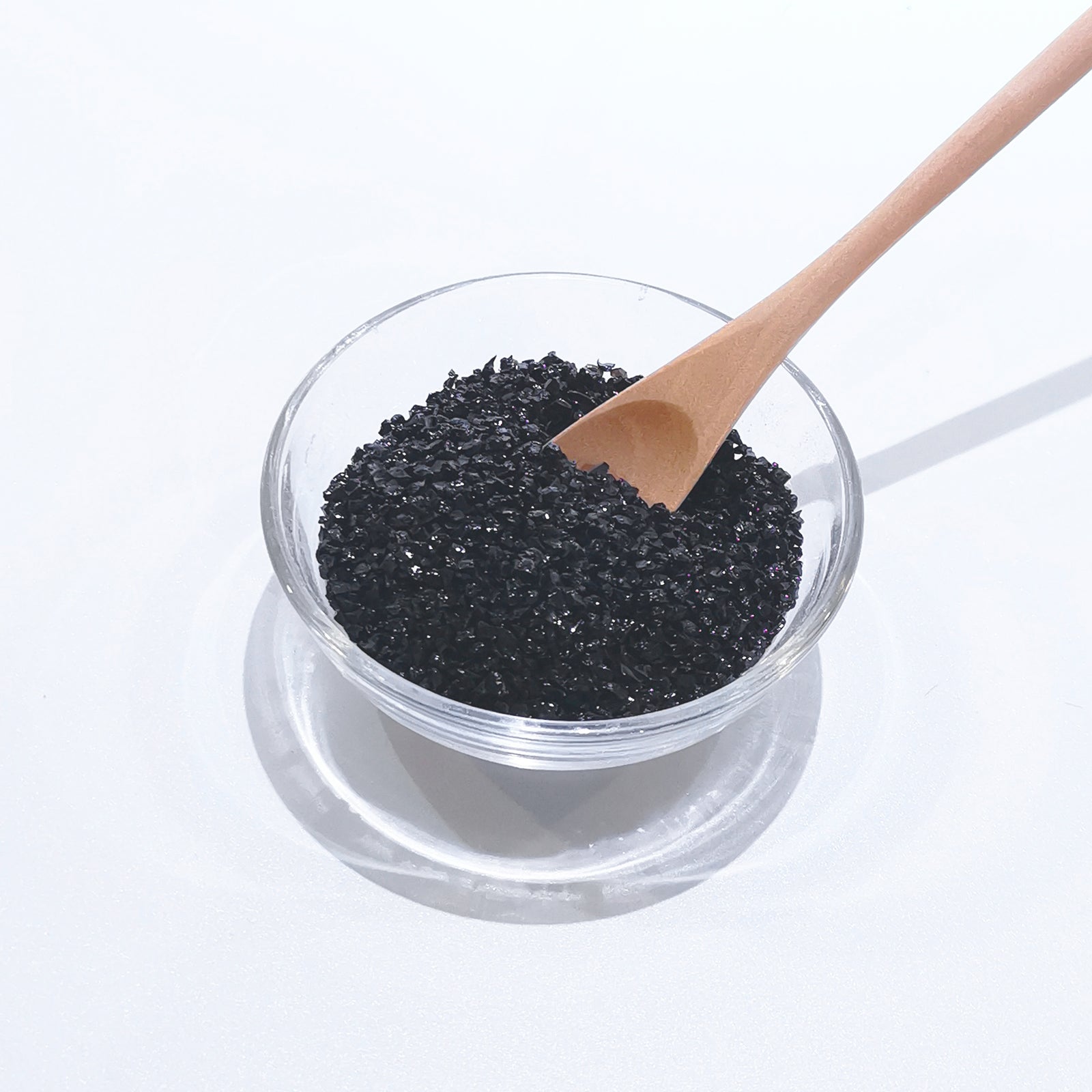 Shiny black colored gravel